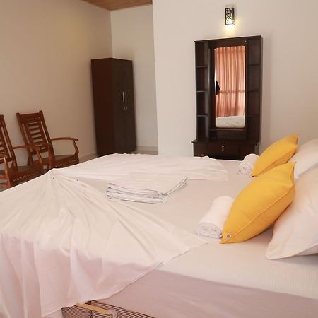 Serene Beach Hotel Dikwella Extérieur photo