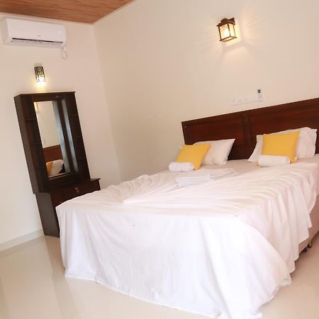 Serene Beach Hotel Dikwella Extérieur photo