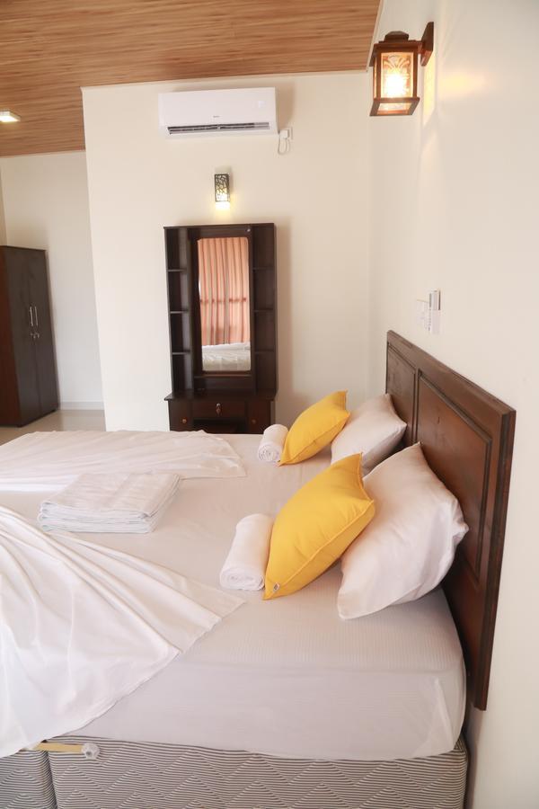 Serene Beach Hotel Dikwella Extérieur photo